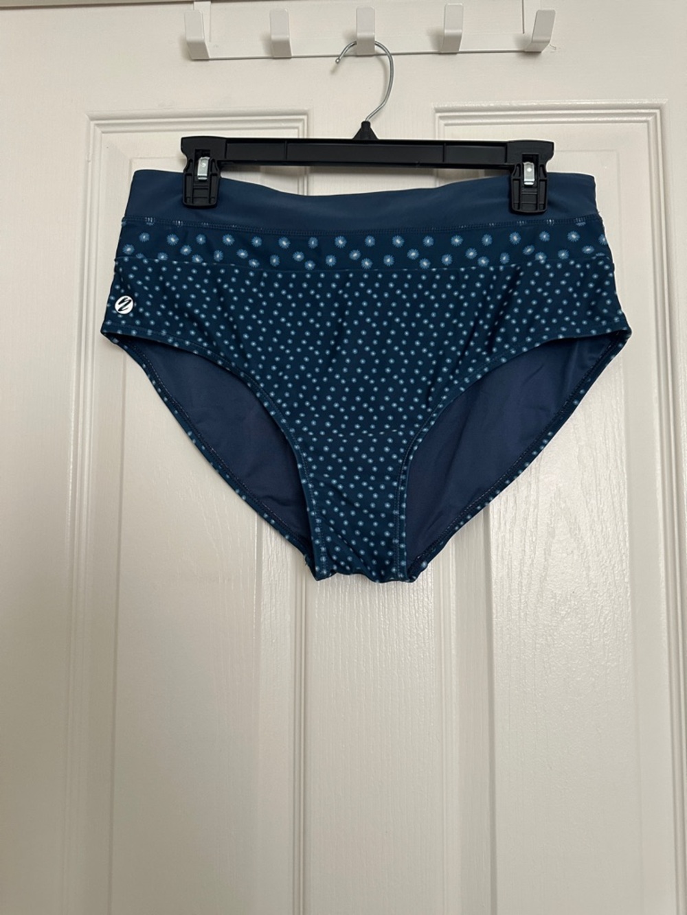 Blue Polka Dot Women’s Bikini Set - Sporty Crop Top & High-Waist Bottoms - Picture 5 of 7